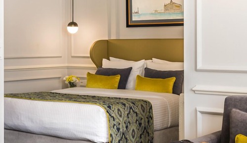 Deluxe Suite