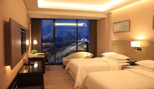 Club Room, 2 Twin Beds, City View