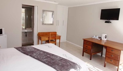 Standard Room, 1 Bedroom (Twin or King with shower)