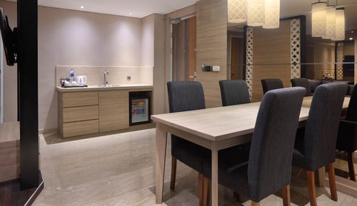Suite, 1 King Bed