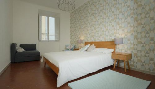 Deluxe Double Room (2 Adults + 1 Child)
