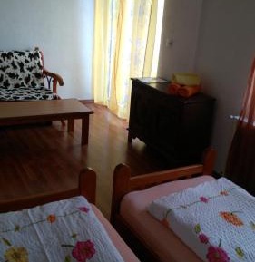 Apartment with Mountain View