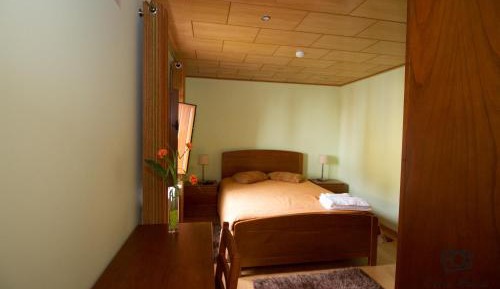 Deluxe Room (2 Adults + 1 Child)