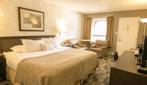 Standard King Room - Upper Level - Not Pet Friendly