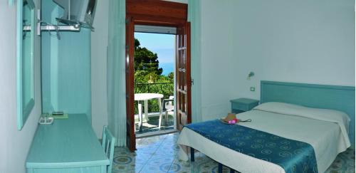 Double or Twin Room with Sea View