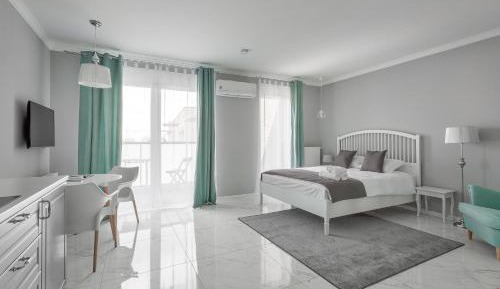 Deluxe Apartment with City View