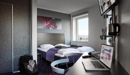 Commodore Room