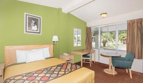 Queen Room - Smoking