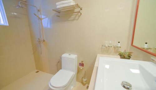 Deluxe King Room (10% off on Food & Beverage)