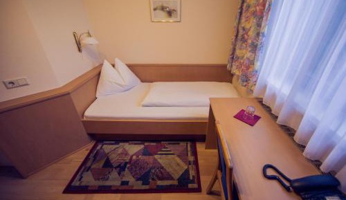 Single Room with Parking
