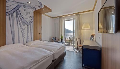 Twin Room with Balcony and Lake View