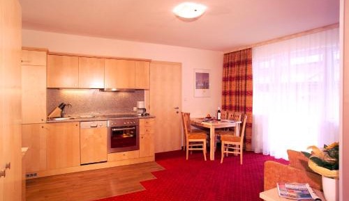 Large Two-Bedroom Apartment with Balcony (6 Adults)