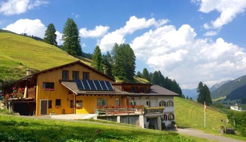 Apartment with Mountain View