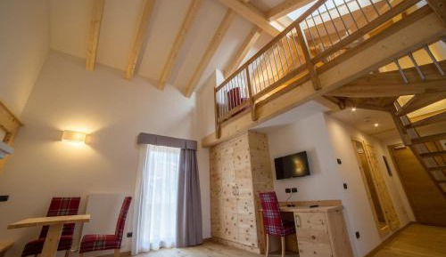 Double or Twin Room with Mountain View