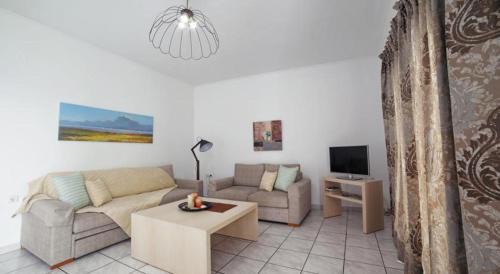 One-Bedroom Apartment (4-5 Adults)