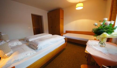 Three-Bedroom Deluxe Apartment