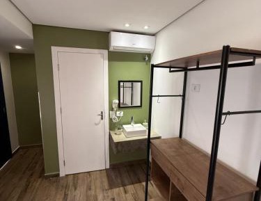 Deluxe Queen Suite