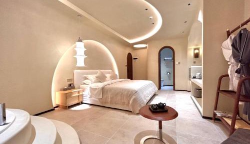 Family Room with Mountain View