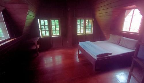 Single Room with Shared Bathroom