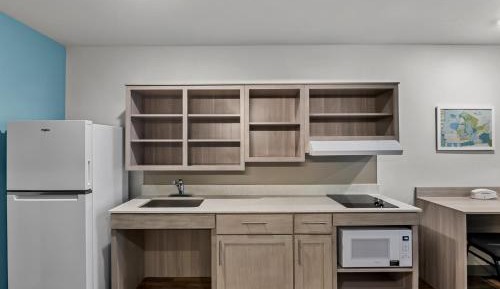 Queen Suite with Sofa - Disability Access/Non Smoking