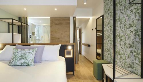 Classic Double Room with Bunk Beds and Balcony