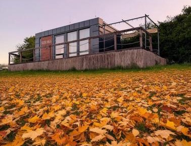 Apartment with Mountain View