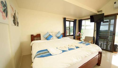 Deluxe Double Room (2 Adults + 1 Child)