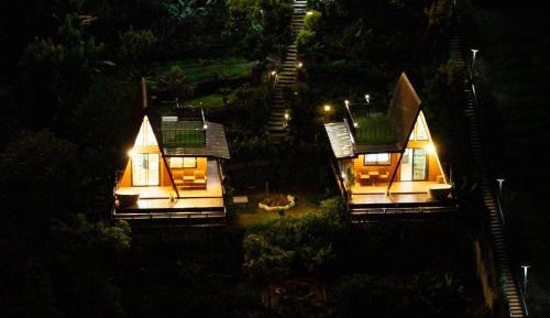 Deluxe Double Room (2 Adults + 1 Child)