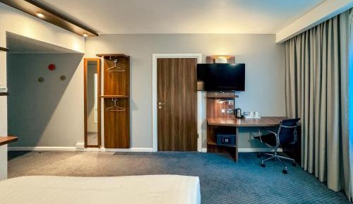 Double Room with Free Hot Breakfast - Accessible