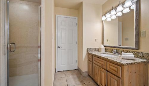 One-Bedroom King Suite