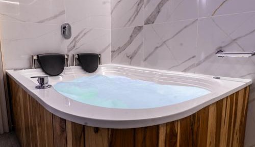 Deluxe Double Room with Bath