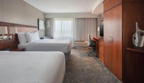 Queen Room with Two Queen Beds and Roll-In Shower - Mobility Accessible