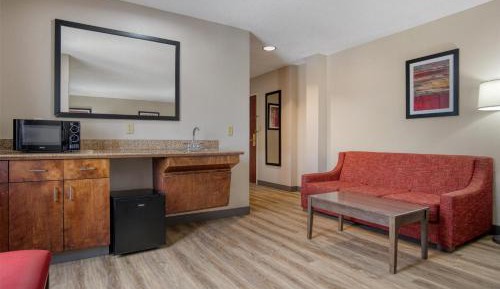 Queen Suite with Two Queen Beds and Bath Tub - Disability Access