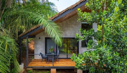 Villa with Garden View