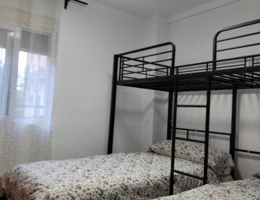 Basic Triple Room with Shared Bathroom