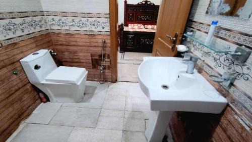 Deluxe Double Room (2 Adults + 1 Child)