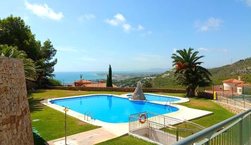 Two-Bedroom Deluxe Apartment with Ocean View