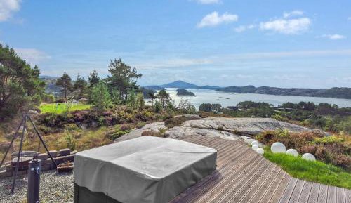 Six-Bedroom Holiday Home