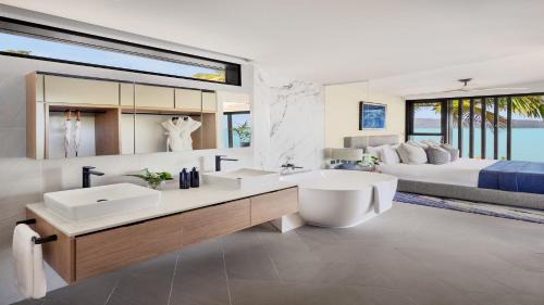 One-Bedroom Suite with Beachfront Pavilion