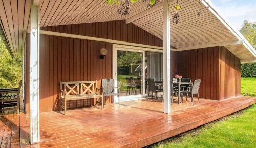 Three-Bedroom Holiday Home 