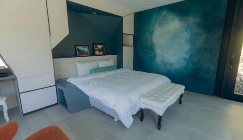 Queen Room with Garden View