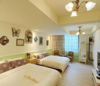 Quadruple Room with Private Bathroom