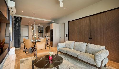 Three-Bedroom Apartment with Mountain View