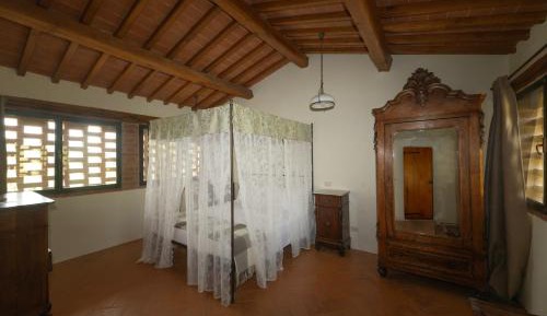 Deluxe One-Bedroom Apartment with Garden View