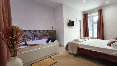 King Room with Spa Bath