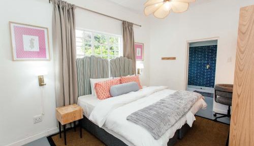 Classic One-Bedroom Apartment with King Bed