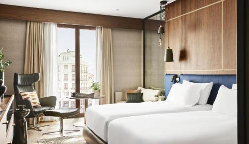 Twin Room with City View