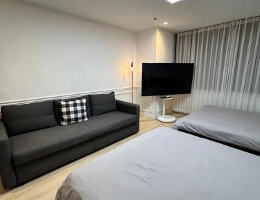 One-Bedroom Apartment with City View