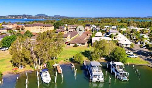 Apartment with Lake View