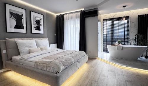 Deluxe Double Room with Bath